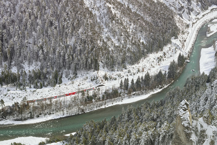 Glacier Express in the Rhine Gorge in winter